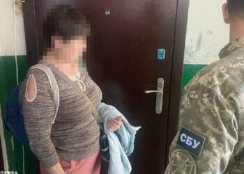 Біля Бахмута СБУ затримала ворожу інформаторку, яка «полювала» за українською ППО