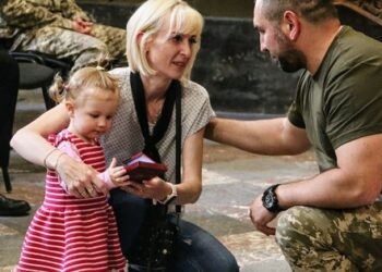 У Львові родинам загиблих бійців королівської бригади вручили ордени «Хрест Героя»