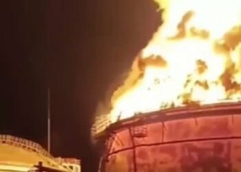 Неподалік Кримського мосту загорілась російська нафтобаза