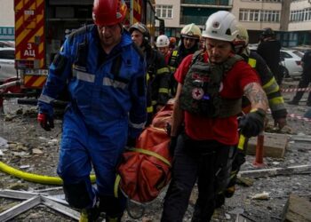 Кількість жертв суботнього ракетного удару по Києву зросла до п’яти