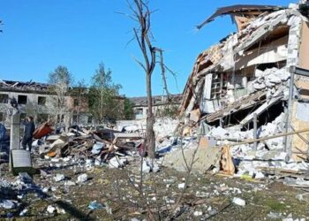 Росіяни обстріляли житлові будинки у передмісті Дніпра, є загиблі і руйнування