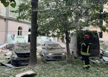 З-під завалів зруйнованого ракетою будинку у Львові дістали 10 тіл