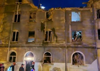 Мер Львова пообіцяв відремонтувати пошкоджений російською ракетою будинок