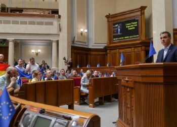 Прем’єр Іспанії в Києві пообіцяв допомогу українському бізнесу та школам