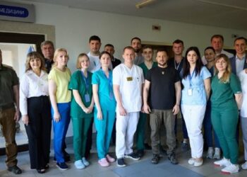 Зеленський у Франківську відвідав і нагородив поранених військових (фото, відео)