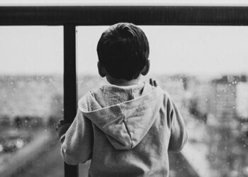 Російська пропаганда: як в українських біженців у Європі «відбирають» дітей