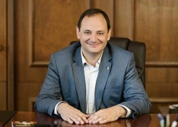 Мер Івано-Франківська продав своє крісло за 50 тис. грн, щоб допомогти військовим