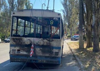 Росіяни обстріляли пасажирський тролейбус в Херсоні