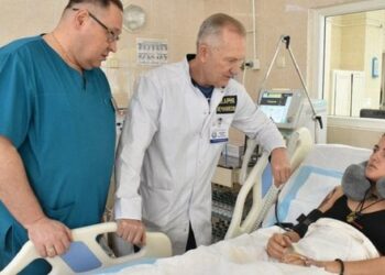 Лікарі Дніпра врятували 25-річну захисницю зі Львова