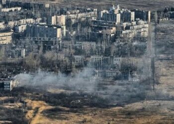 Затримка постачання зброї Україні дозволила Росії почати наступ на кількох напрямках одночасно