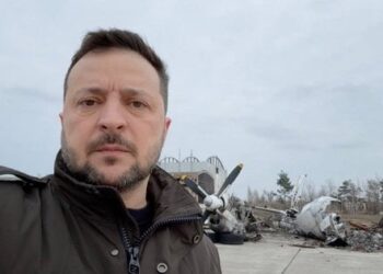 Володимир Зеленський звернувся до українців з аеропорту у Гостомелі