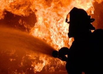 Рятувальники Львівщини 13 годин гасили пожежу на атакованому об’єкті інфрастуктури