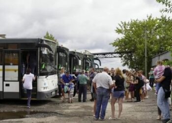 Росіяни вивозять жителів Курської області до оздоровчих закладів Криму