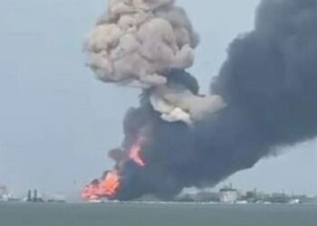 Росіяни заявили про українську атаку на пором з пальним у порту «Кавказ», – відео