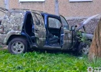 На Прикарпатті 15-річний підліток з родичем влаштували серію підпалів пікапів ЗСУ