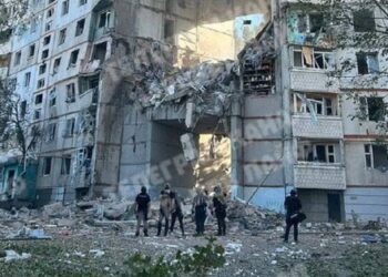 Росіяни керованими авіабомбами вдарили по багатоповерхівках у Харкові