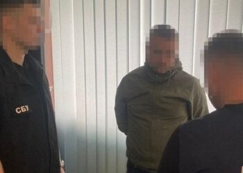 У Львові затримали поліцейського за переправлення ухилянта за кордон