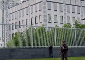 Посольство США в Києві тимчасово зупинить роботу через попередження про масовану атаку Росії