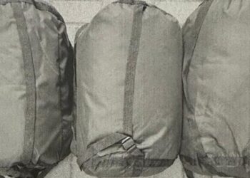 Директора українського підприємства підозрюють у поставці ЗСУ неякісних спальників на 30 млн грн