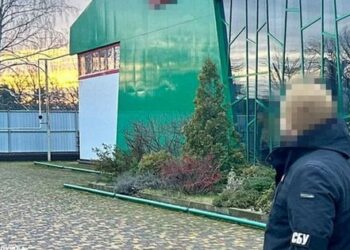 Посадовці українського холдингу допомагали росіянами побудувати завод підсанкційних товарів