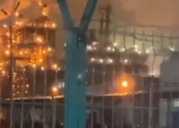 У Татарстані після атаки дронів зайнялася пожежа на одному з найбільших НПЗ Росії