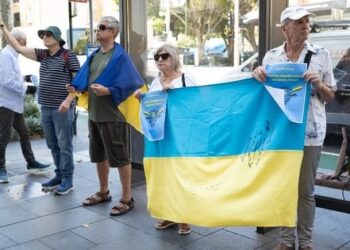 Українці в Австралії провели акцію під німецьким посольством з вимогою надати ракети Taurus