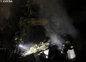 Росіяни вночі вдарили по Києву ракетами, є загиблий та постраждалі