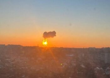 Внаслідок атаки дронів на Саратовську область Росії сталася сильна пожежа на аеродромі Енгельс