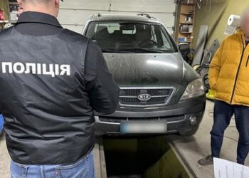 У Хмельницькому псевдоволонтерів викрили на продажі ввезених для ЗСУ автомобілів