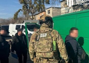 На Київщині ДБР викрило начальника служби логістики на крадіжці пального з частини