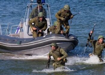 Російська армія місяцями утримує своїх солдатів на островах під Херсоном