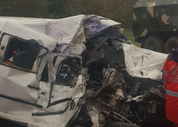 Львов облысында шағын автобус пен әскери «Орал» апатынан 2 адам қаза болды