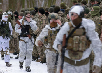 Украиндықтардың көпшілігі Ресейдің басып кіруіне тойтарыс беретініне сенімді