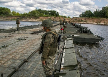 Британ барлауы Херсон маңындағы баржа көпірінің құрылысы аяқталғанын жариялады