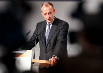 CDU басшысы Германияны Украинаға қорғаныс қаруын жеткізуге тосқауыл қоймауға шақырды