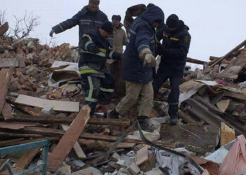 Харьков маңындағы үйдің қираған үйінің астынан екі бала мен әйелдің мәйіті шығарылды