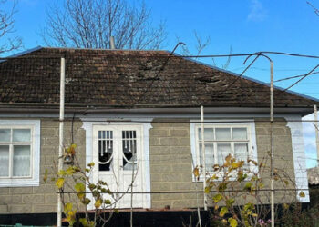 Молдовада украиналық әуе шабуылына қарсы қорғаныс түсірген ресейлік зымыран құлады (фото, видео)