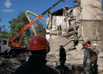 Құтқарушылар Запорожье көпқабатты үйлердің қираған үйінділерінің астынан тағы үш мәйітті тапты