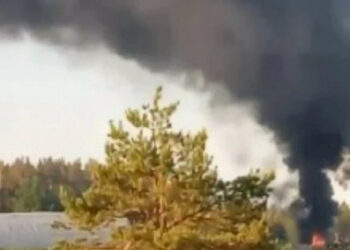 Ресей Федерациясының Брянск облысында техникасы бар әскери бөлім жанып жатыр