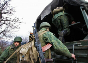 Ресей офицерлері майдан шебінен тылға бағыныштыларды ақшаға тасымалдау үшін