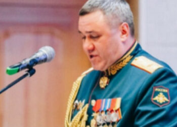 Ресей сарбаздары шабуыл жасау туралы бұйрықтың кесірінен генералға соққы беру қаупін төндірді