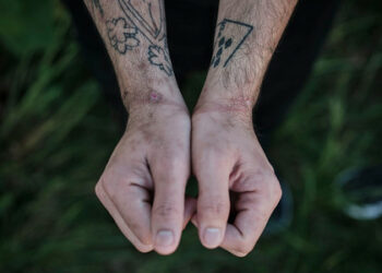 Ресей тұтқынынан босатылған американдықтар олардың қалай азаптап өлтірілгенін айтып берді