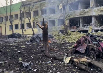 Ресейліктер Мариупольден бомбаланған перзентхана қызметкерлері мен науқастарын ізін суытты