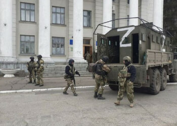 Ресейліктер «референдумдар» арқылы алып жатқан аумақтарда террорды күшейтті, дейді Бас штаб