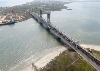 Ресейліктер Затокадағы көпірге зымырандармен бір айда үшінші рет соққы берді