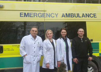 Ұлыбританиядан келген медбике Львов Охматдытқа жедел жәрдем көлігін сатып алды