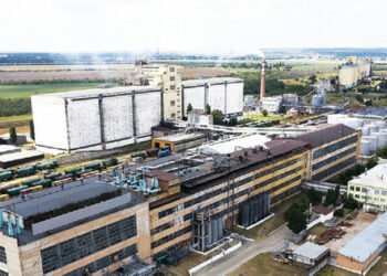 Запорожьеде ресейліктер мұнай зауытын тонады