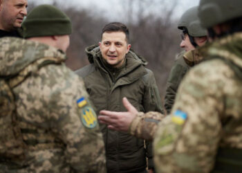 Зеленский Донбастағы ондаған соғыс ардагерлеріне кешірім жасауға уәде берді