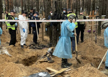 Зеленский Изюмдегі адамдардың жаппай зиратына жауап берді