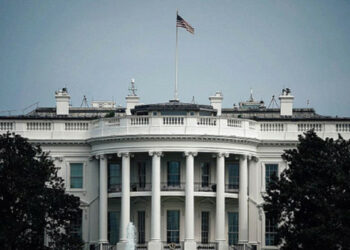 АҚШ бейресми түрде Зеленскийден Путинмен сөйлесуге дайын екенін көрсетуін сұрады